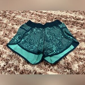 Great condition, Lululemon track that short 3” size 4